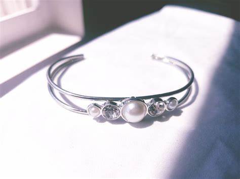 Paparazzi Bracelet ~ Glitzy Gleam - White – Paparazzi Jewelry | Online  Store | DebsJewelryShop.com