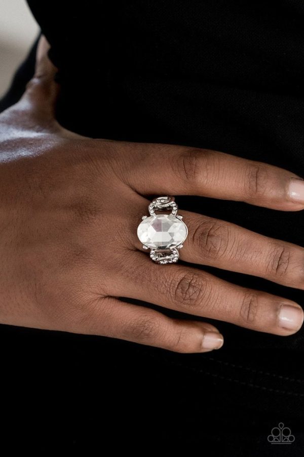 Million Dollar Diva White Paparazzi Ring